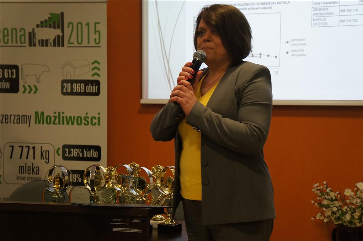 Jestem pod wielkim wrażeniem wiedzy, którą musi posiadać hodowca. Gratuluję Państwu dotychczasowych osiągnięć i życzę dalszych sukcesów – powiedziała starosta Małgorzata Chyziak, wręczając dyplomy i upominki wyróżnionym rolnikom.