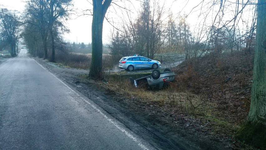 2016-12-01-milakowo-swiatki-wypadek-policja-slisko-1-small