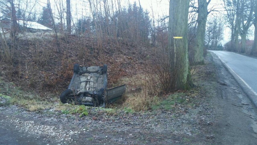 2016-12-01-milakowo-swiatki-wypadek-policja-slisko-2-small